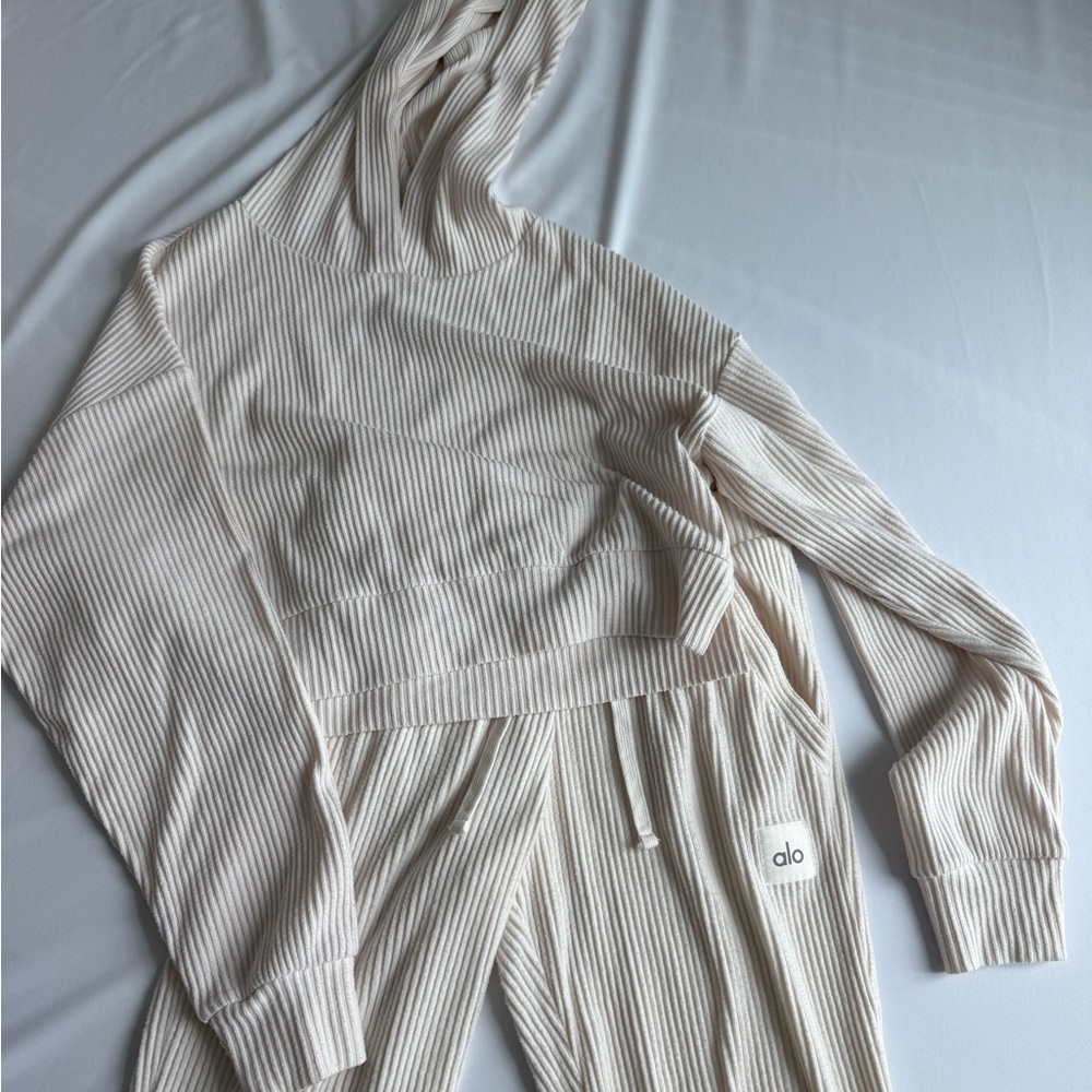 Alo Muse jogger and hoodie set in ivory